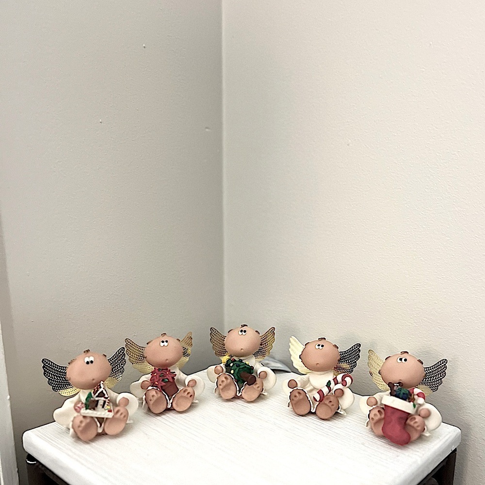 🎄 Angel Cheeks Christmas Figurines – Set of 5 🎁
